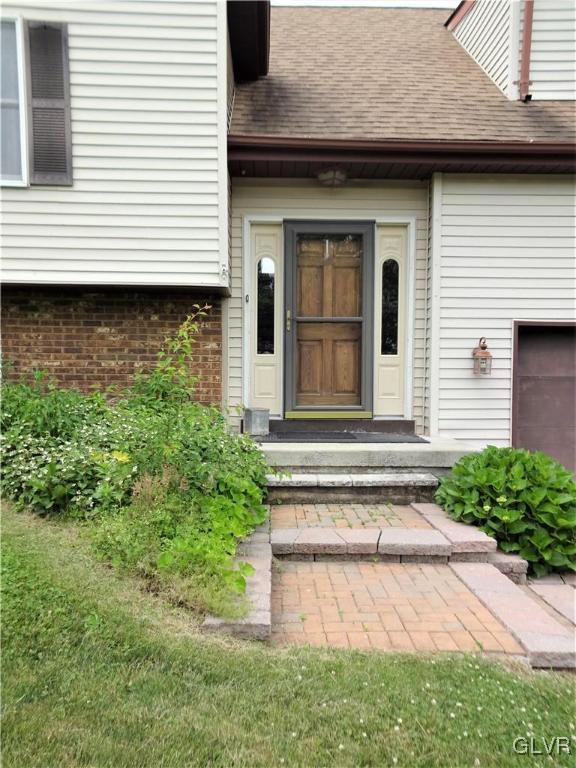 6808 Del Haven Road Bangor, PA 18013 - Photo 4 of 50 Come on in!