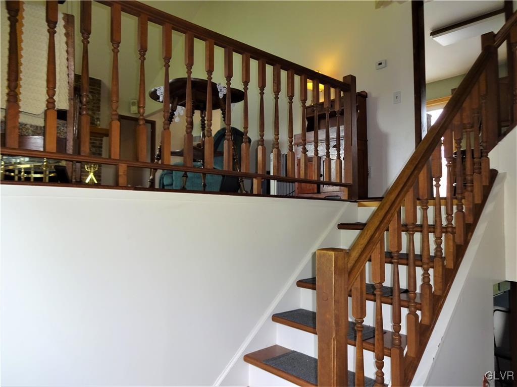 6808 Del Haven Road Bangor, PA 18013 - Photo 6 of 50 Up to the main level.