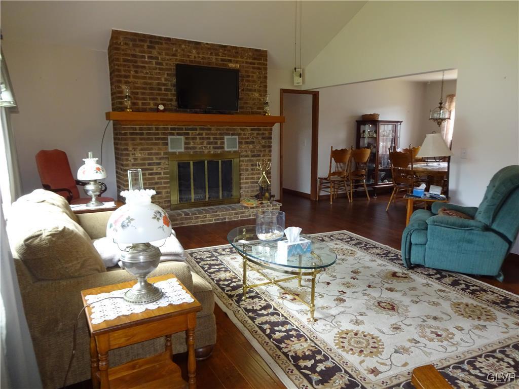 6808 Del Haven Road Bangor, PA 18013 - Photo 8 of 50 Open concept with the dining room