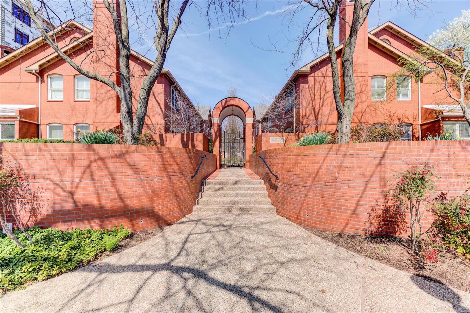 4525 Laclede Avenue, Unit 2, St. Louis, MO 63108 Compass