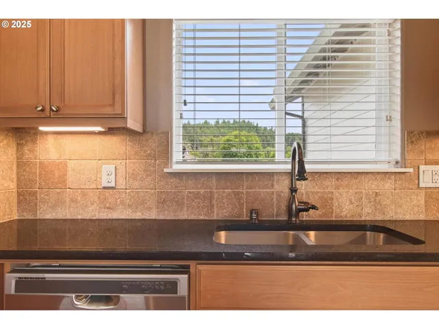 $745,000 | 55 Monroe Drive, Cathlamet, WA 98612