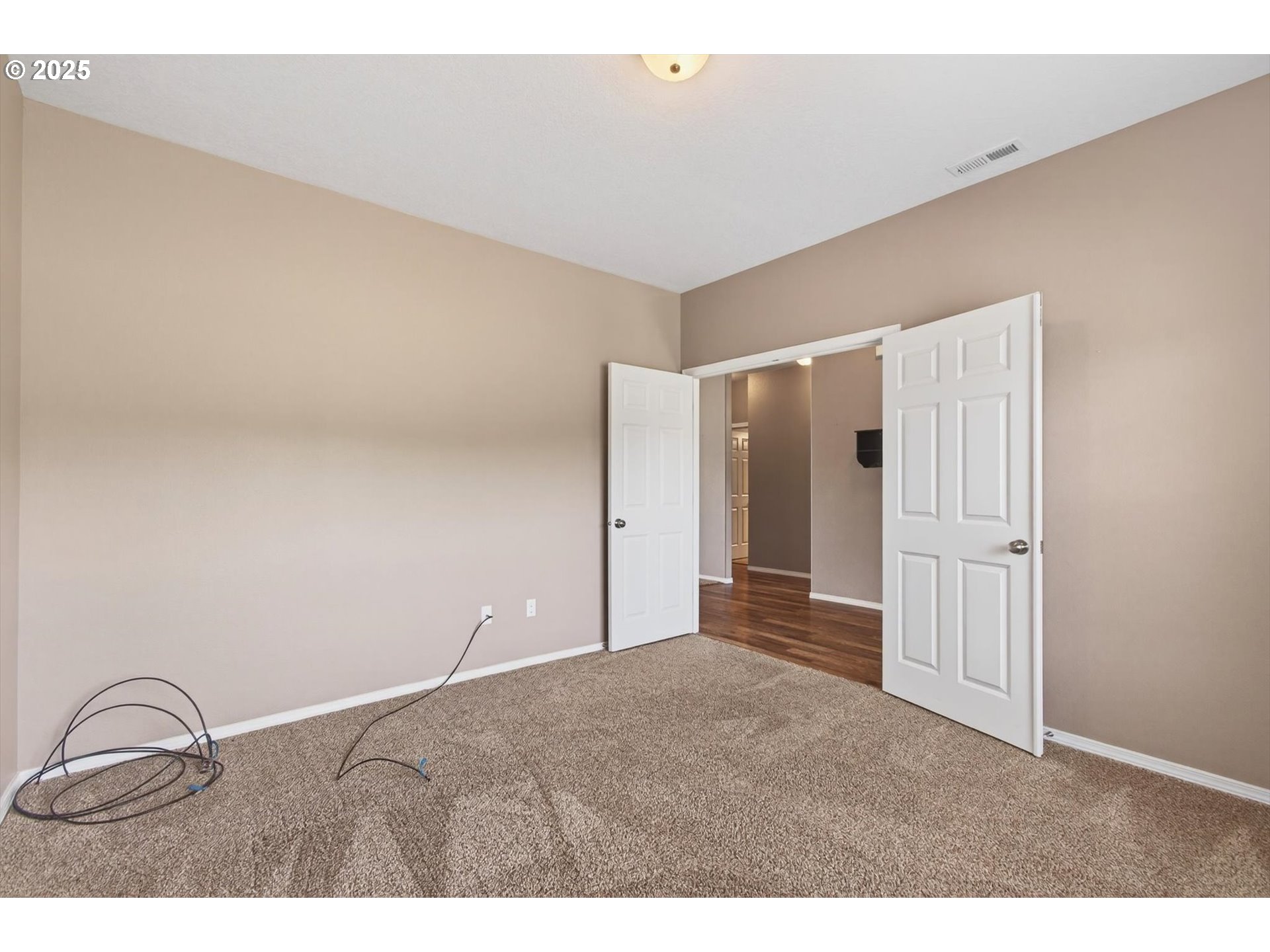 55 Monroe Drive Cathlamet, WA 98612 - Photo 8 of 48 Living Room