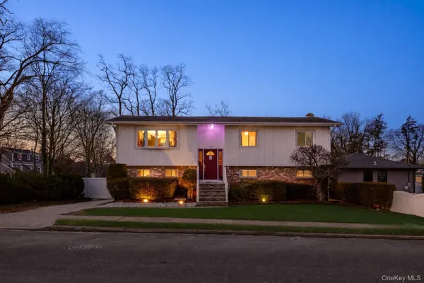 $749,000 | 85 Bedford Avenue, Freeport, NY 11520