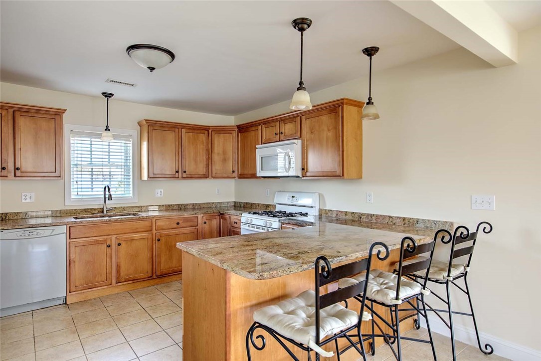 31 Garfield Avenue Bristol, RI 02809 - Photo 9 of 33 1st floor