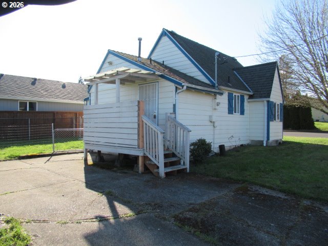 1308 Southwest 8th Street Dallas, OR 97338 - Photo 5 of 27