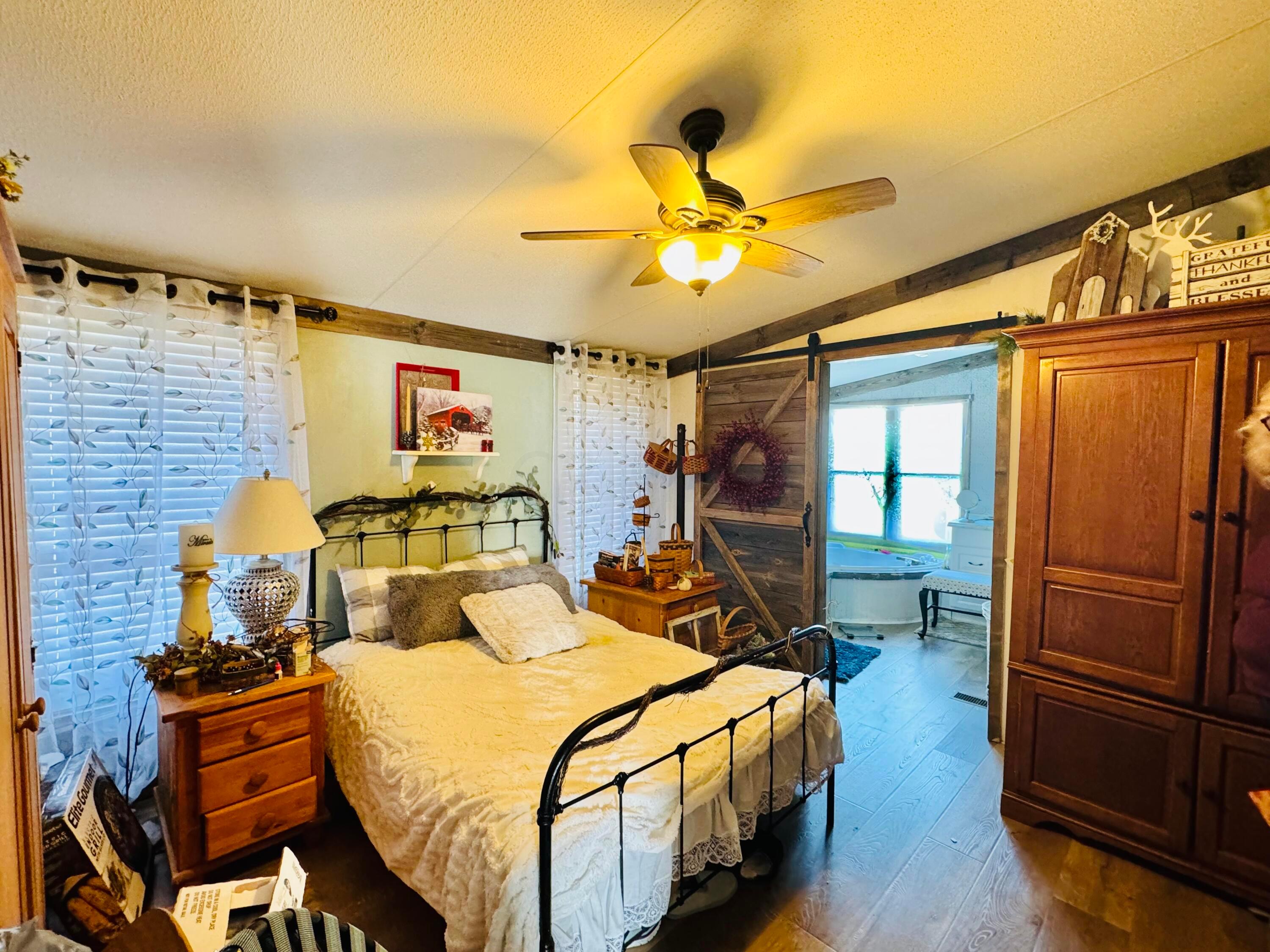 709 South Broadway Street Racine, OH 45771 - Photo 10 of 27 Primary bedroom suite