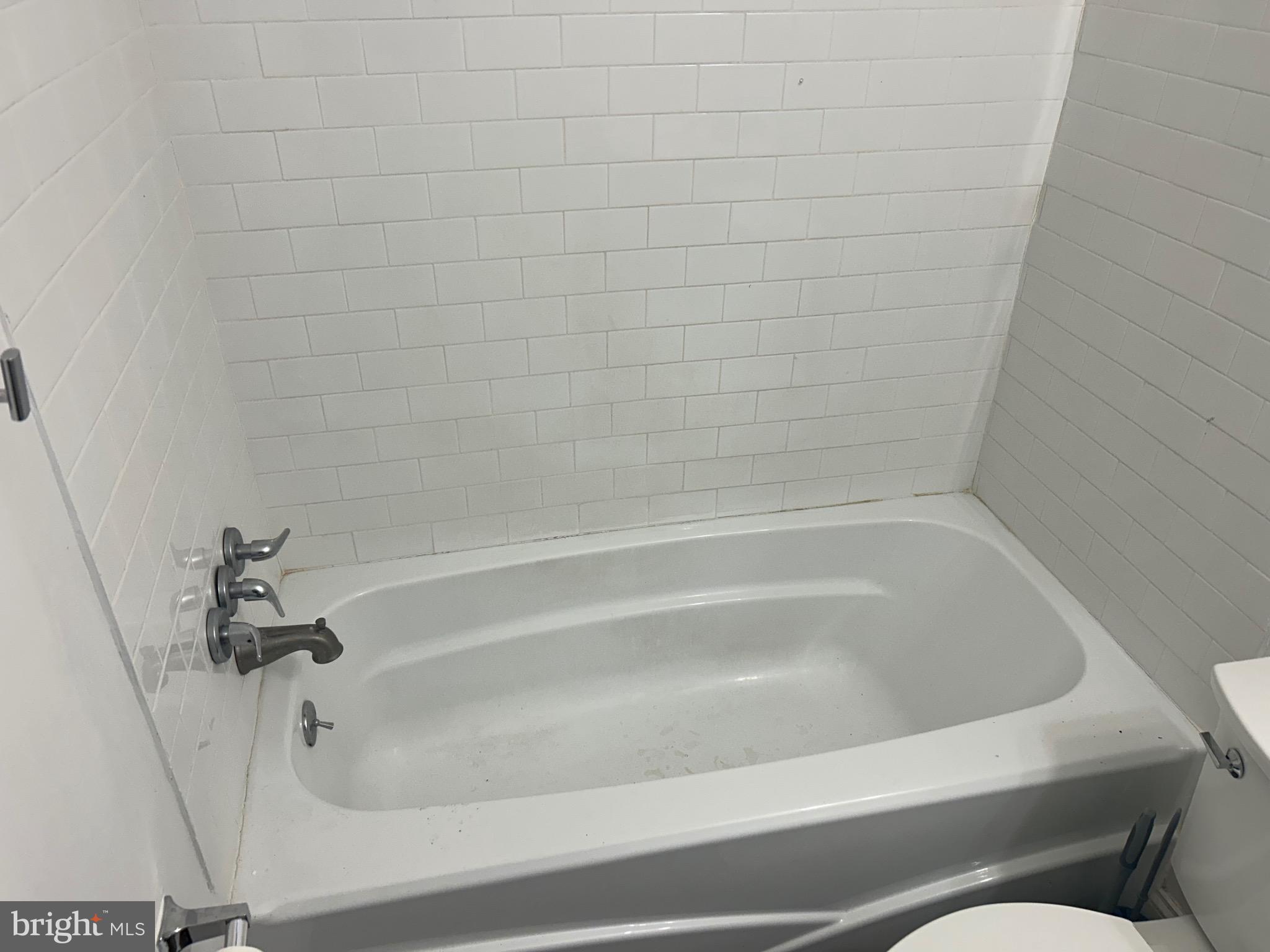 331 Parkland Place Southeast Washington, DC 20032 - Photo 7 of 8 a bathroom with a bathtub