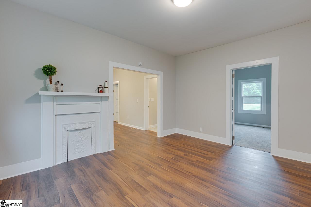 1427 Charlottes Road Clinton, SC 29325 - Photo 5 of 23 Gallery Image 5