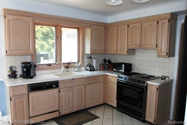 363 Moross Road Grosse Pointe, MI 48236 - Photo 4 of 16 IMG_0757.JPG