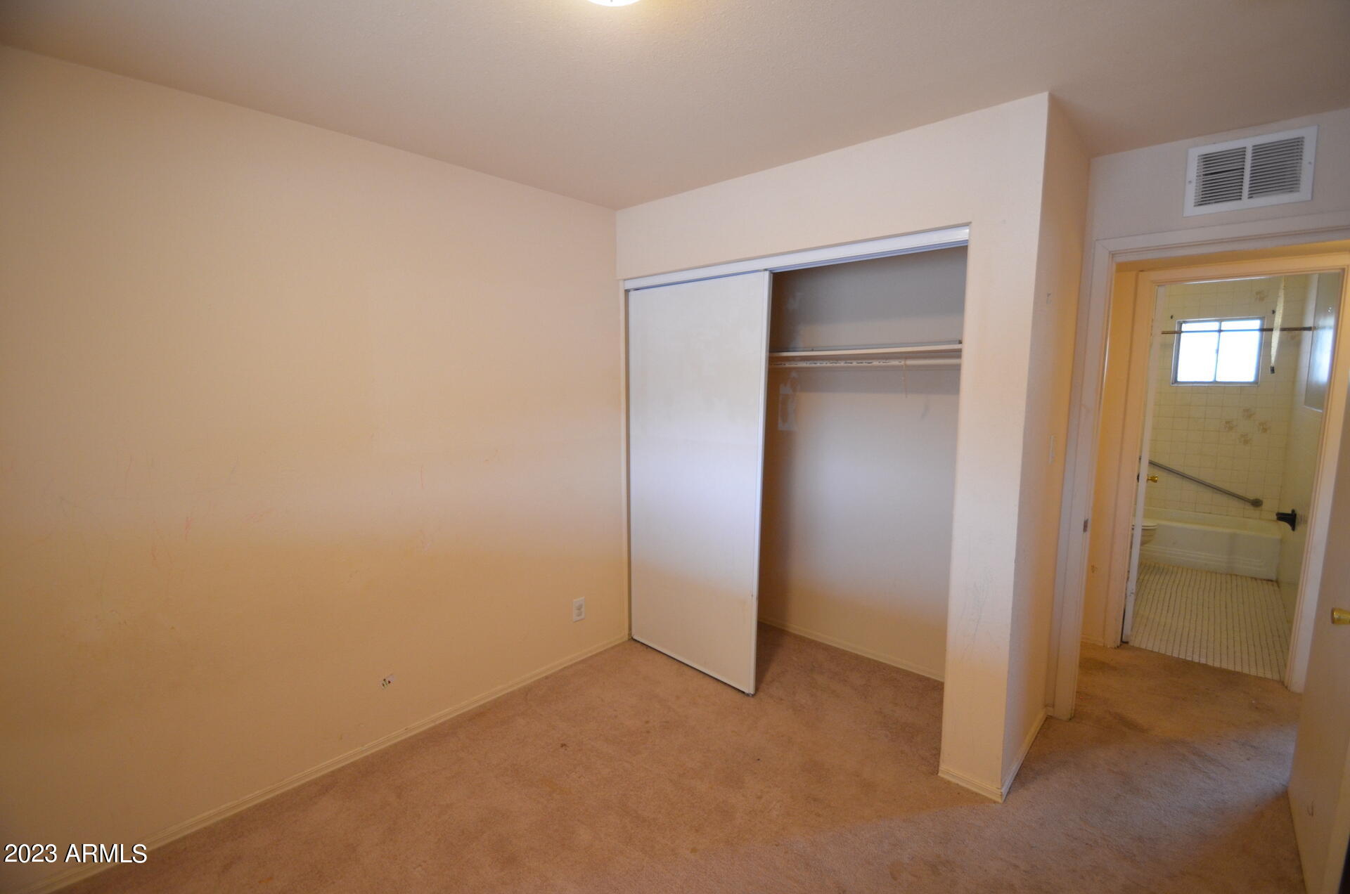 316 Greenwich Road Kearny, AZ 85137 - Photo 6 of 15 a view of an empty room