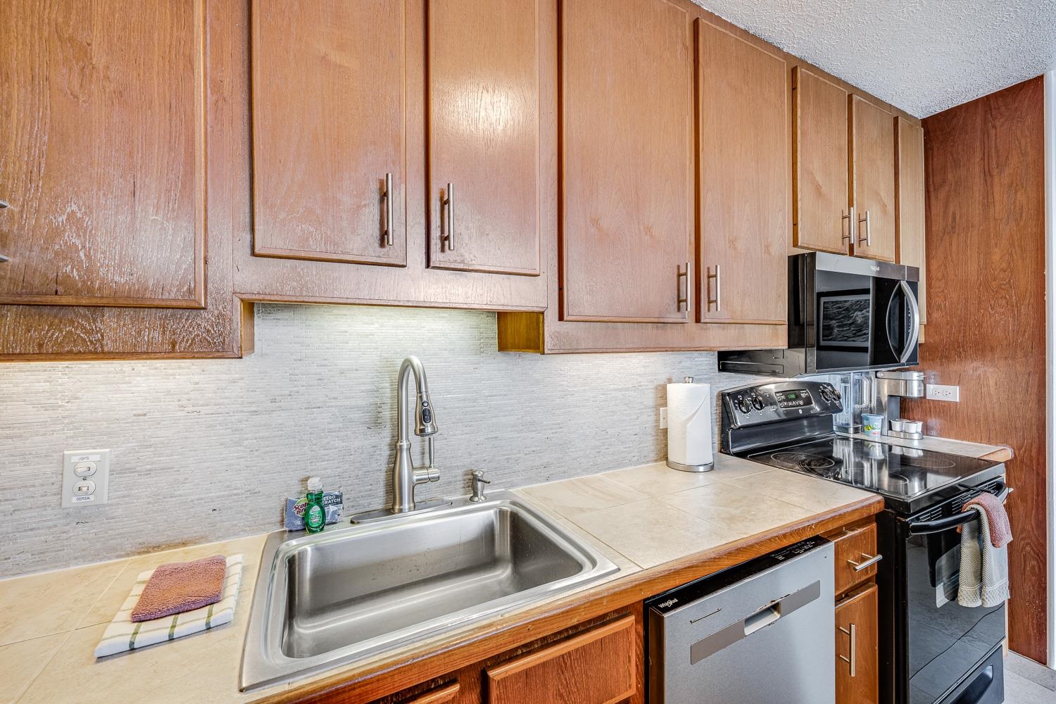 2142 Iliili Road, Unit 302 Kihei, HI 96753 - Photo 13 of 48
