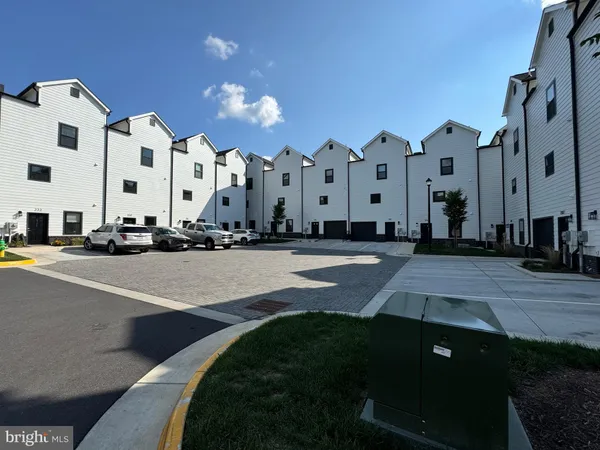 $2,450 | 210 East Piccadilly Street, Winchester, VA 22601