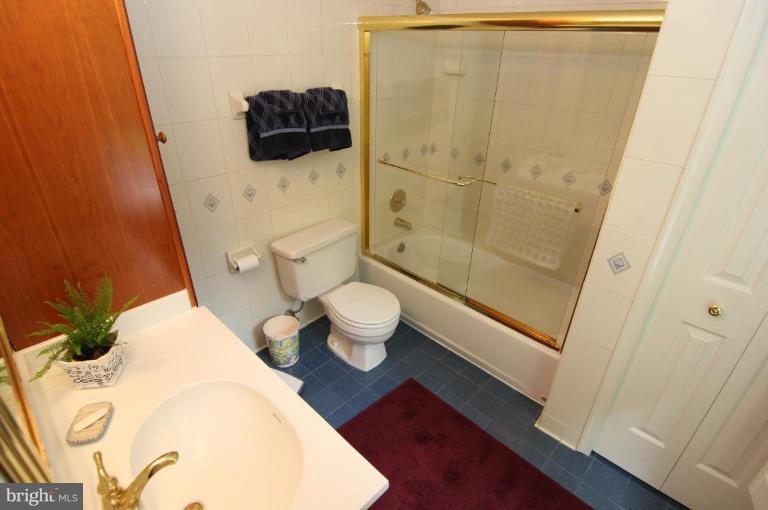 9224 Rockefeller Lane Springfield, VA 22153 - Photo 11 of 25 Master bath