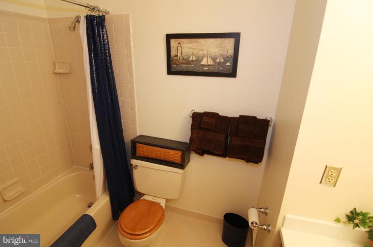 9224 Rockefeller Lane Springfield, VA 22153 - Photo 15 of 25 Hall bath