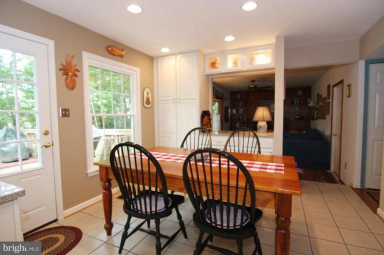 9224 Rockefeller Lane Springfield, VA 22153 - Photo 7 of 25 Breakfast area from kitchen