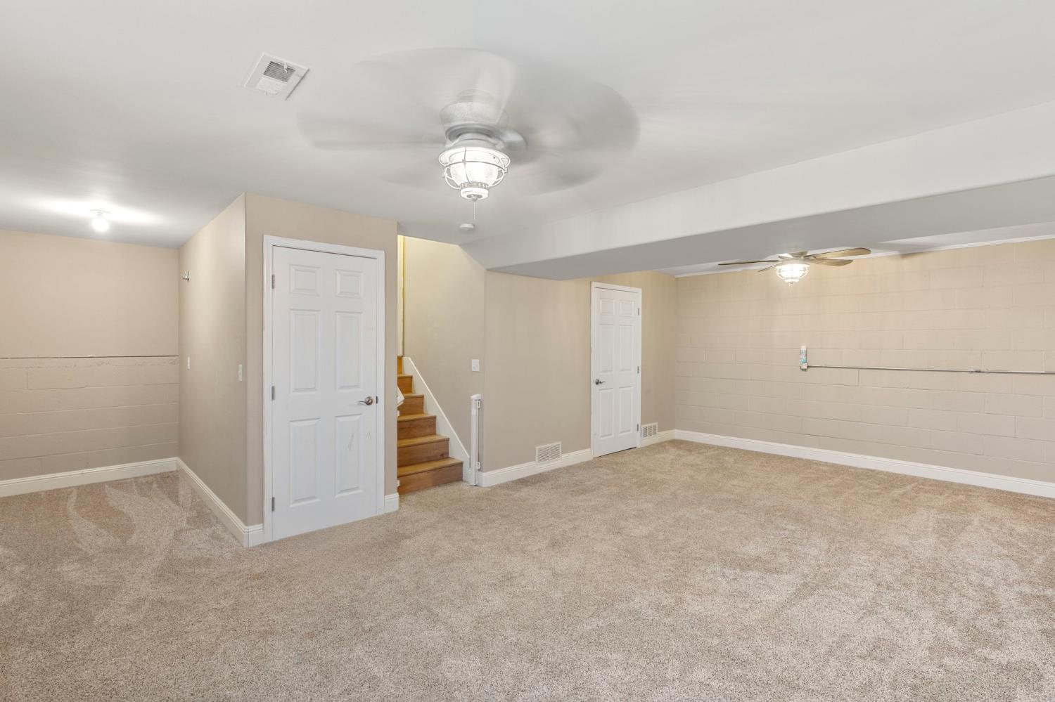 4068 Little John Road Copperopolis, CA 95228 - Photo 36 of 46 an empty room with closet and windows