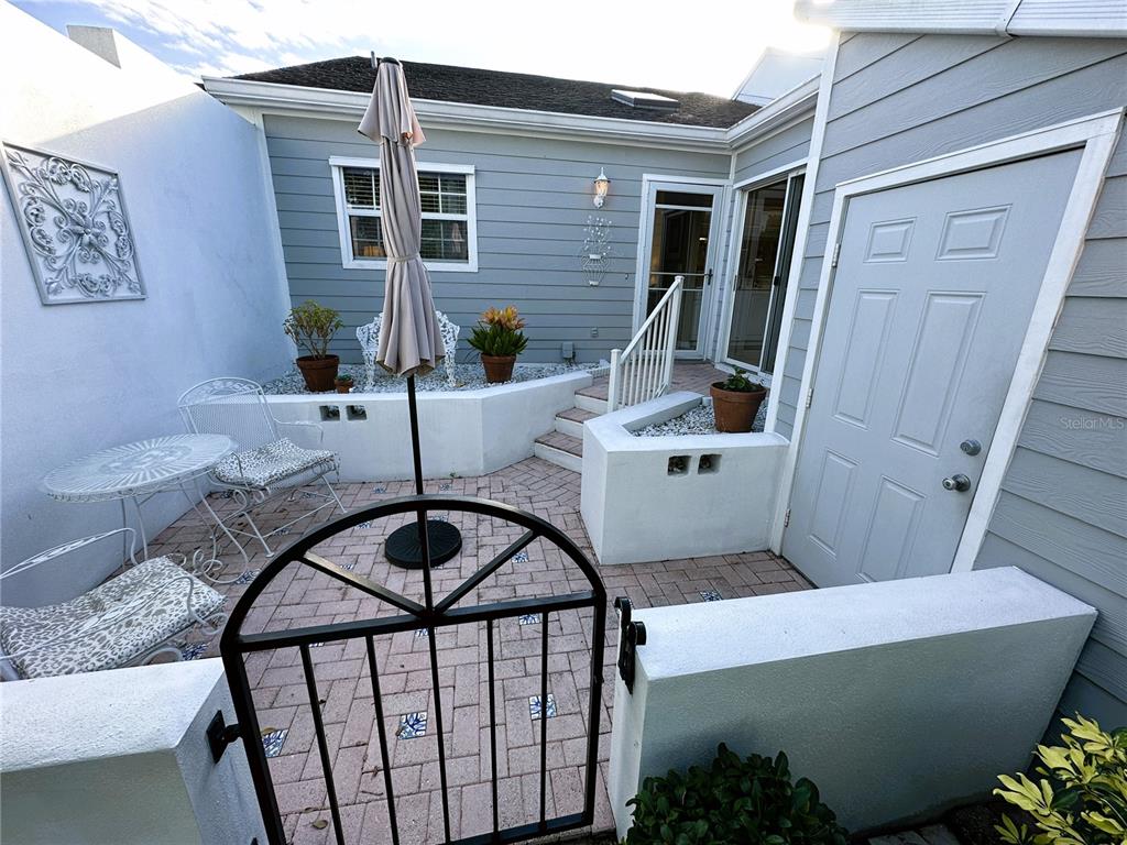 517 Woodstork Circle Bradenton, FL 34209 - Photo 2 of 34 a balcony with table and chairs