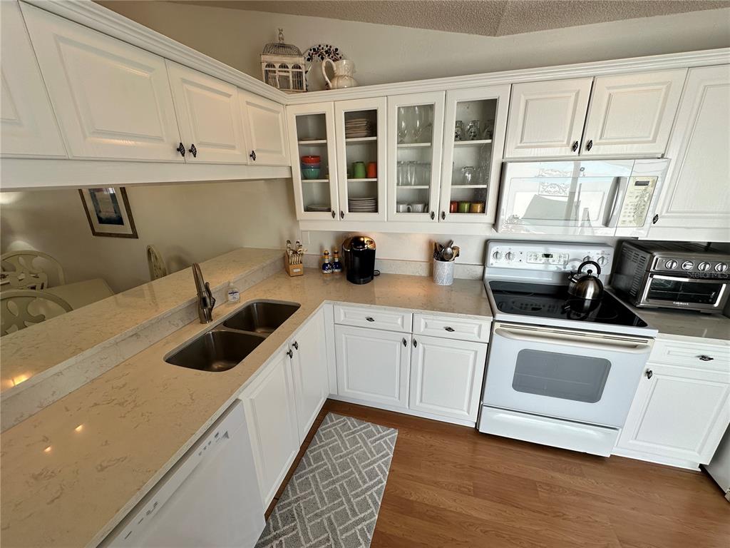 517 Woodstork Circle Bradenton, FL 34209 - Photo 21 of 34 a kitchen that has a sink and a stove