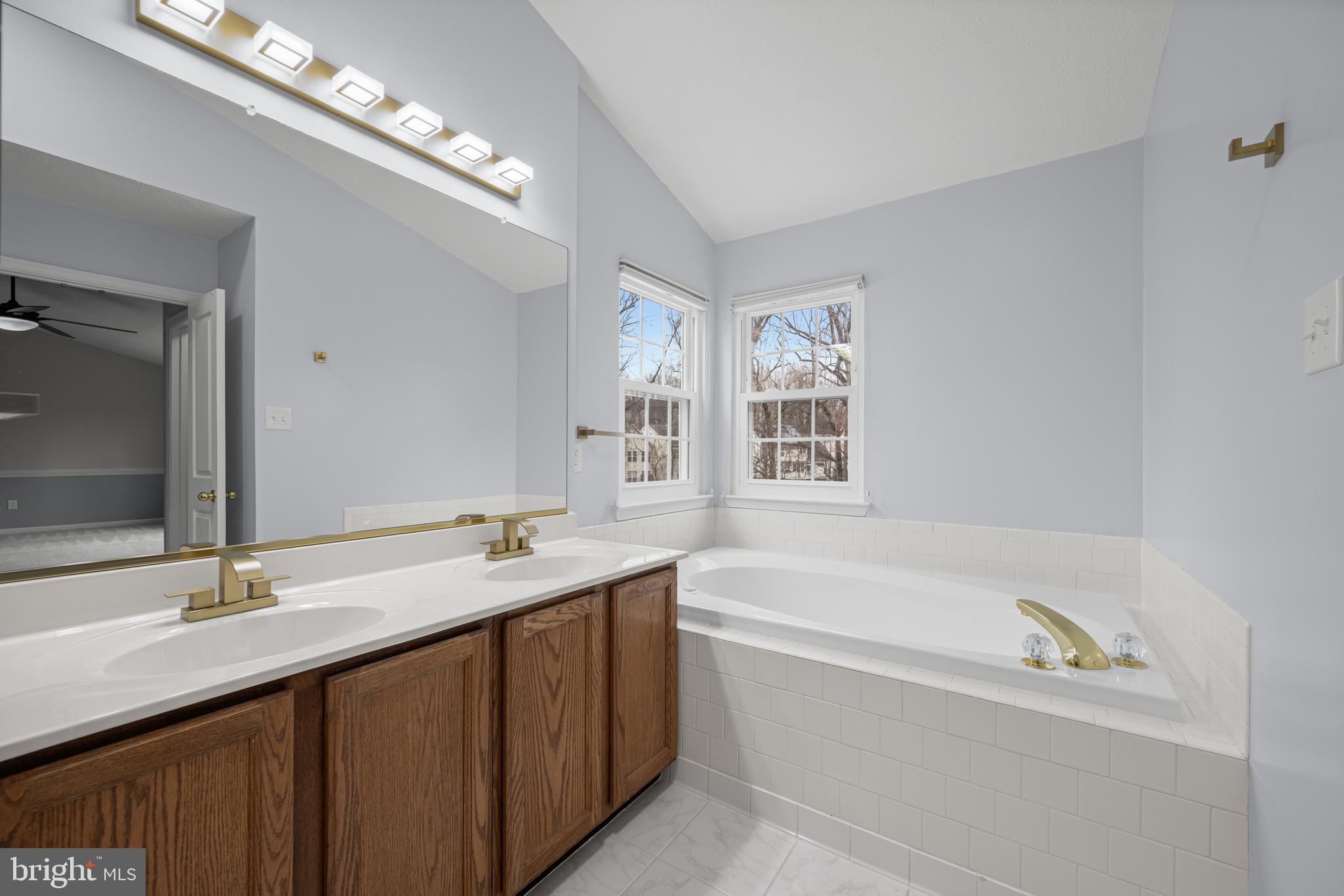 2444 Hightee Court Crofton, MD 21114 - Photo 29 of 68 Primary Bath