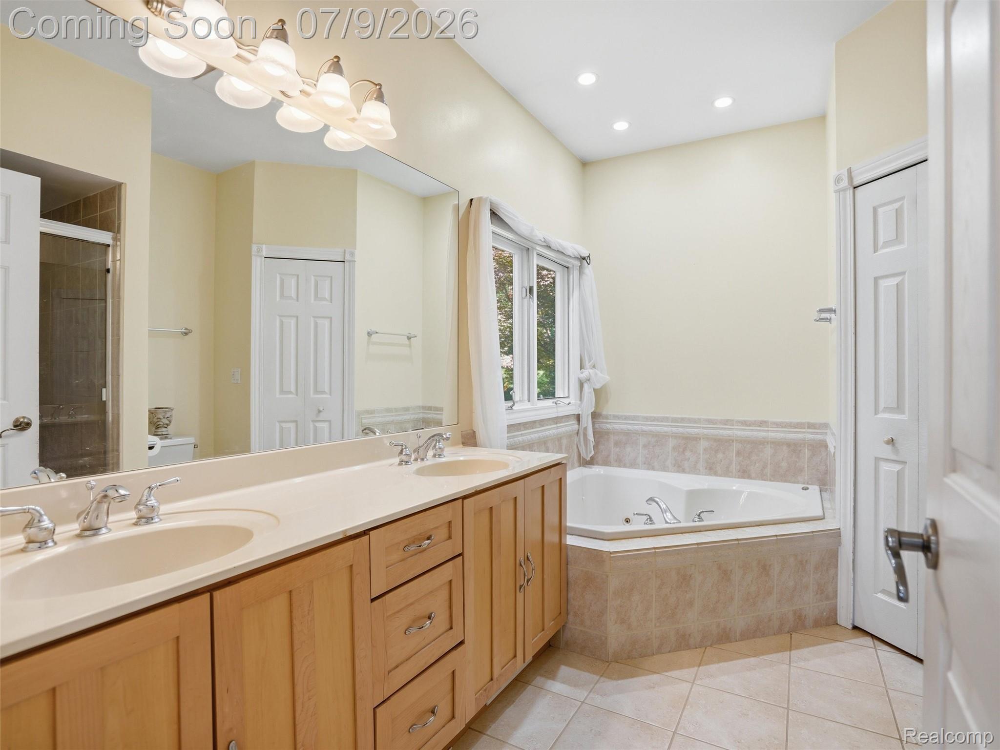 9326 Foley Crossing Fenton, MI 48430 - Photo 13 of 32 20-DSC02537.jpg