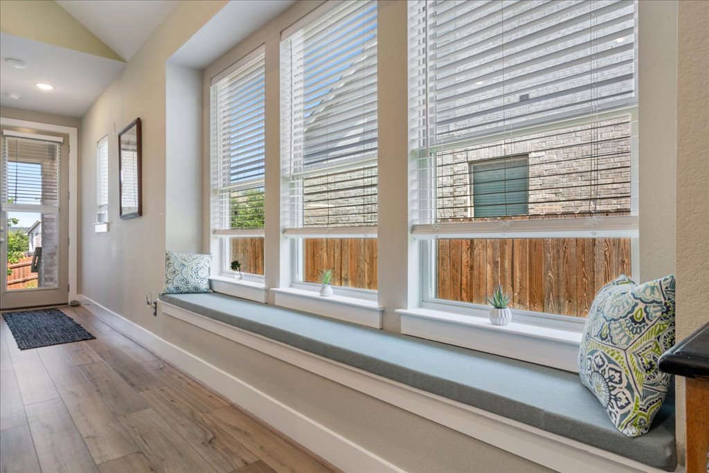 7912 Prairie Rye Drive Lago Vista, TX 78645 - Photo 4 of 37 Window seat