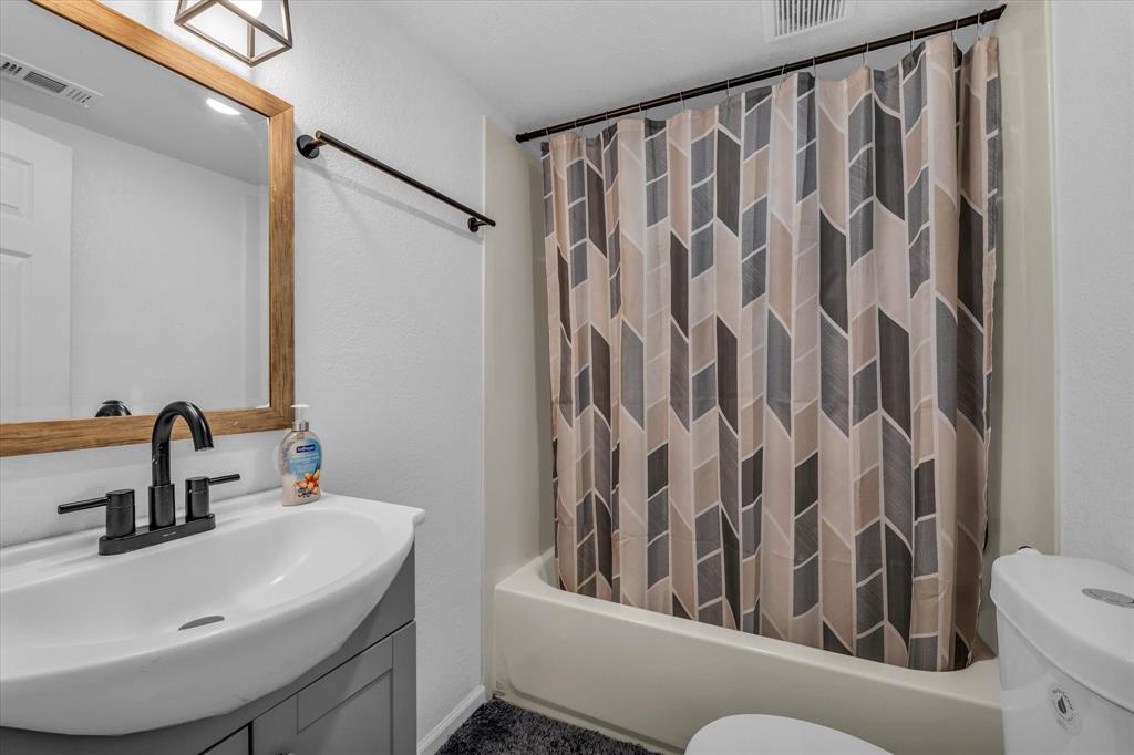 1209 Southey Street Waco, TX 76704 - Photo 13 of 21 Bathroom