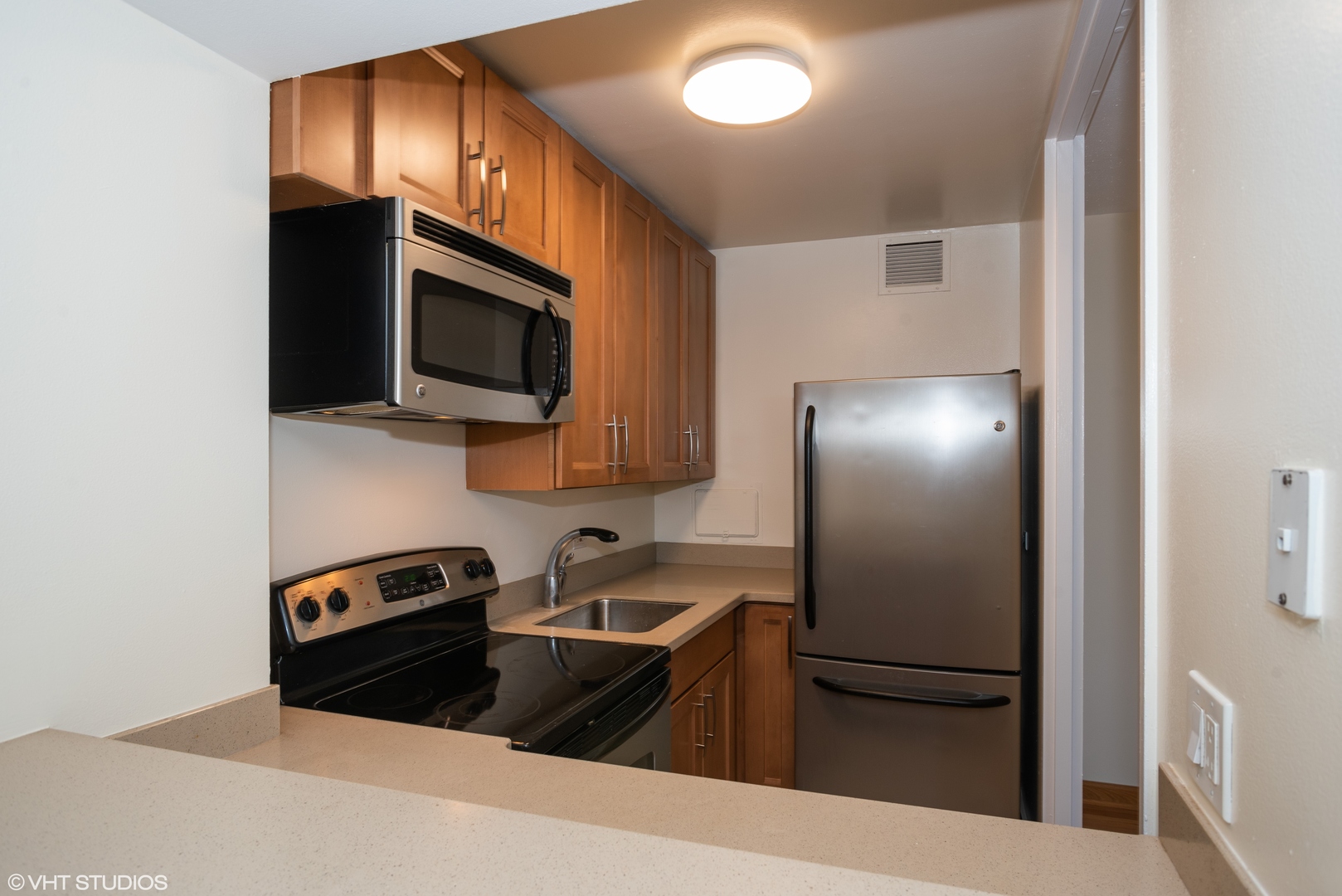 260 East Chestnut Street, Unit 906 Chicago, IL 60611 - Photo 7 of 14