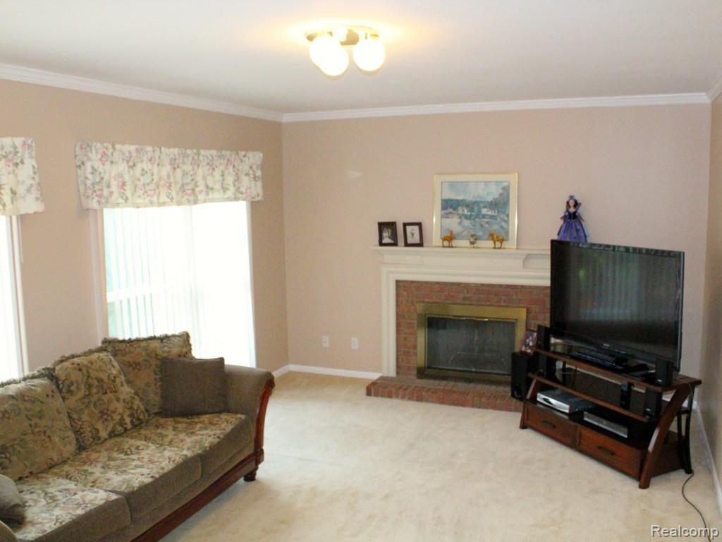 24691 Jamestowne Road Novi, MI 48375 - Photo 5 of 29 5.jpg