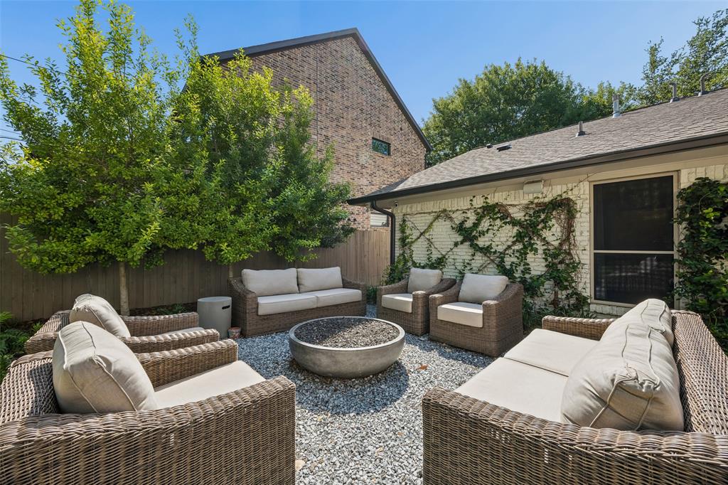 9431 Spring Branch Drive Dallas, TX 75238 - Photo 36 of 40