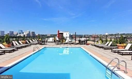950 25th Street Northwest, Unit 406N Washington, DC 20037 - Photo 21 of 27 Rooftop pool & sundeck