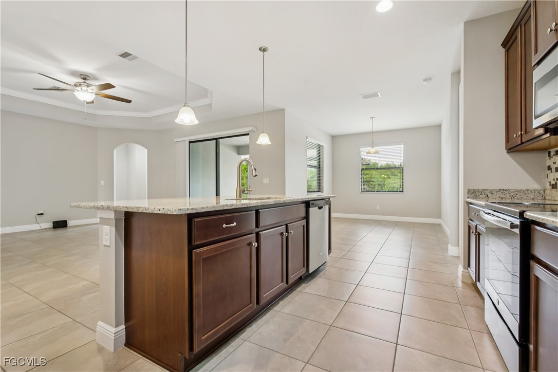 11913 Sunburst Marble Road Riverview, FL 33579 - Photo 10 of 34