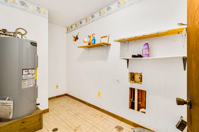 a view of utility room