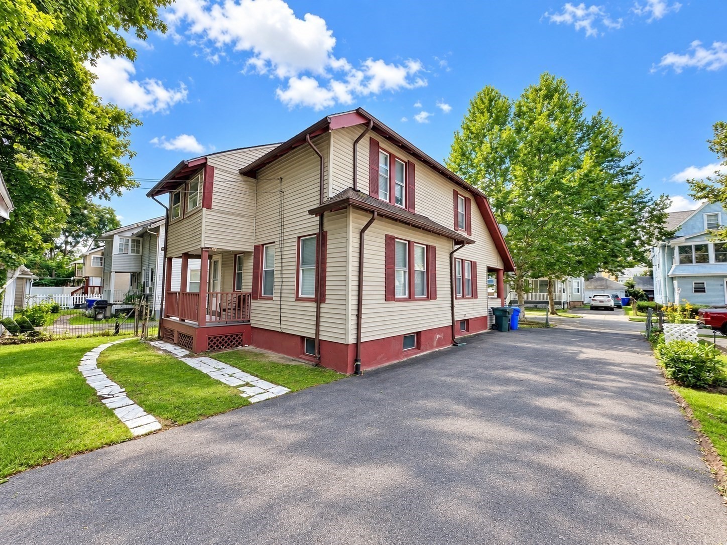 65 Rochelle Street Springfield, MA 01109 - Photo 2 of 35 Gallery Image 2