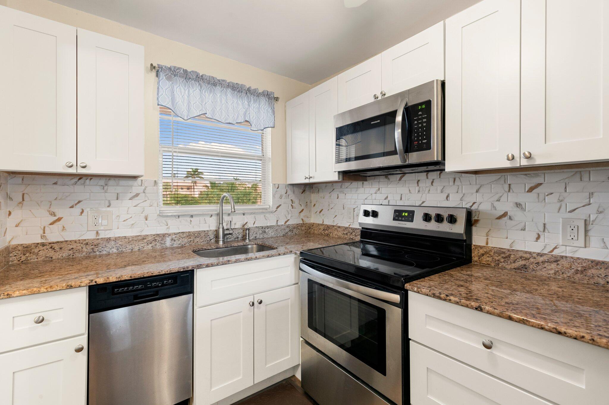 160 Turtle Lake Court, Unit 210 Naples, FL 34105 - Photo 5 of 28 6-web-or-mls-1F3A9442