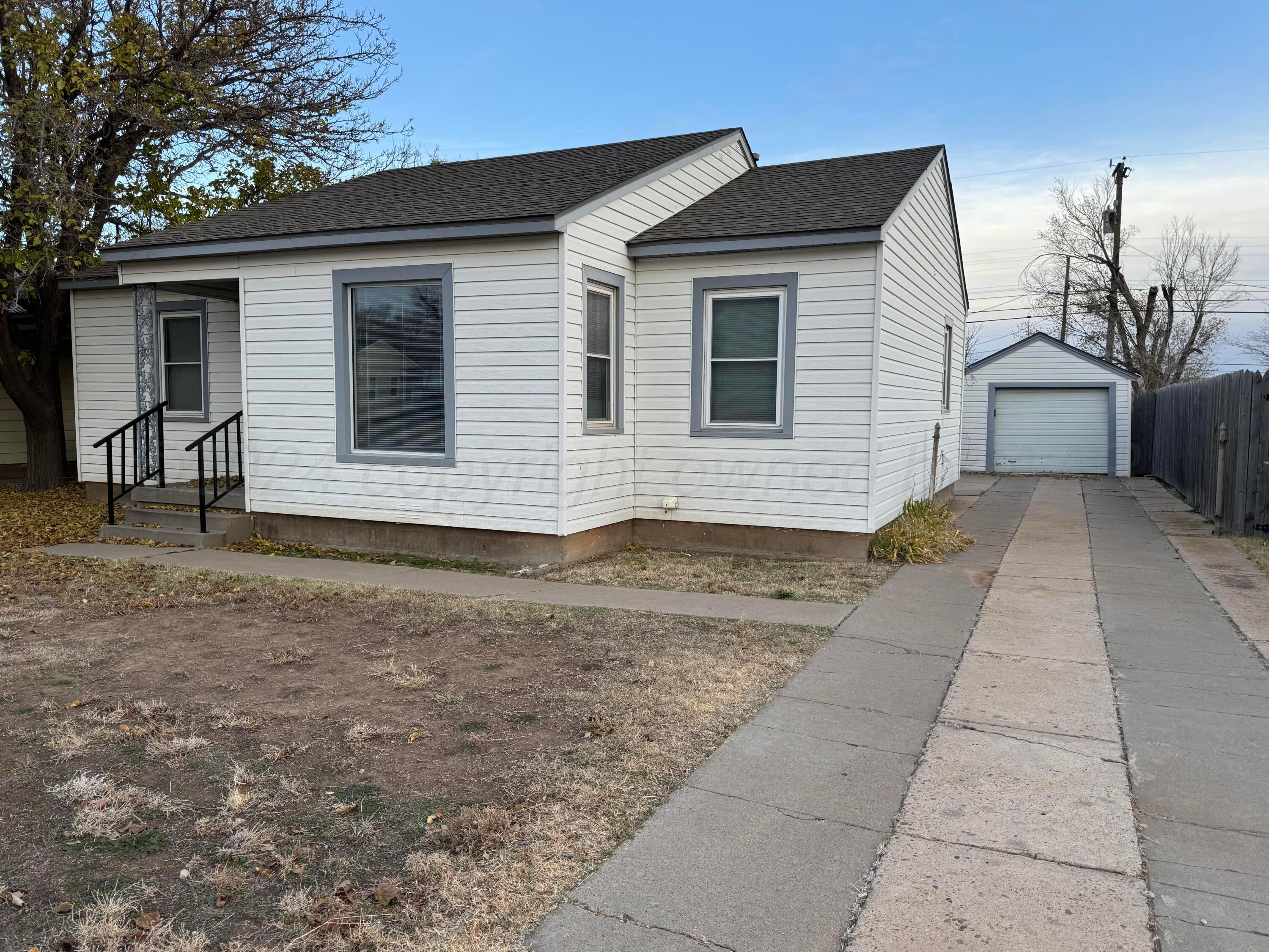 426 Arch Terrace Amarillo, TX 79106 - Photo 3 of 21 Single detached garage