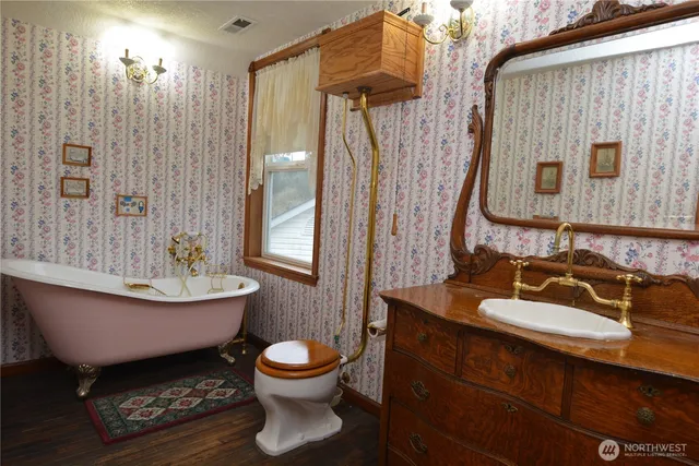 $1,449,900 | 1397 State Route 506, Vader, WA 98593