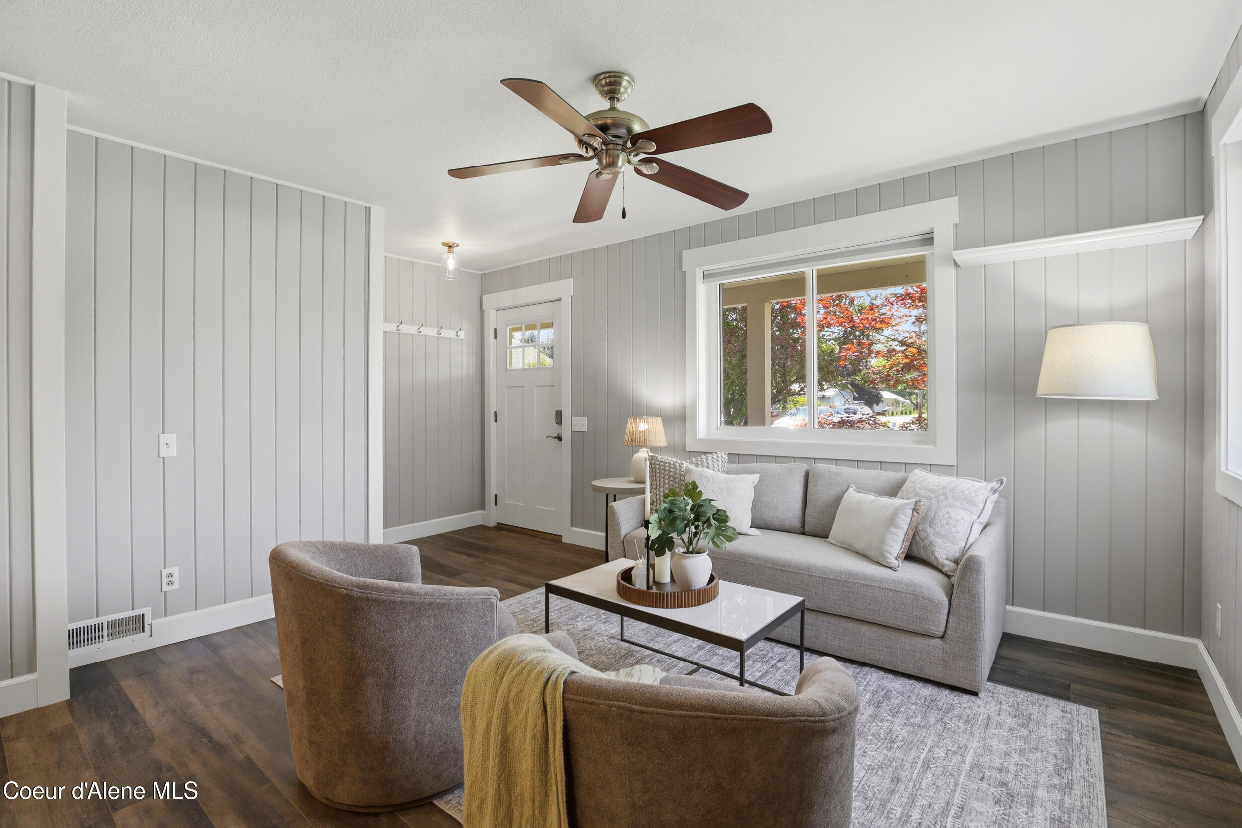 95 Whiskey Jack Road Sandpoint, ID 83864 - Photo 7 of 29 living room 2
