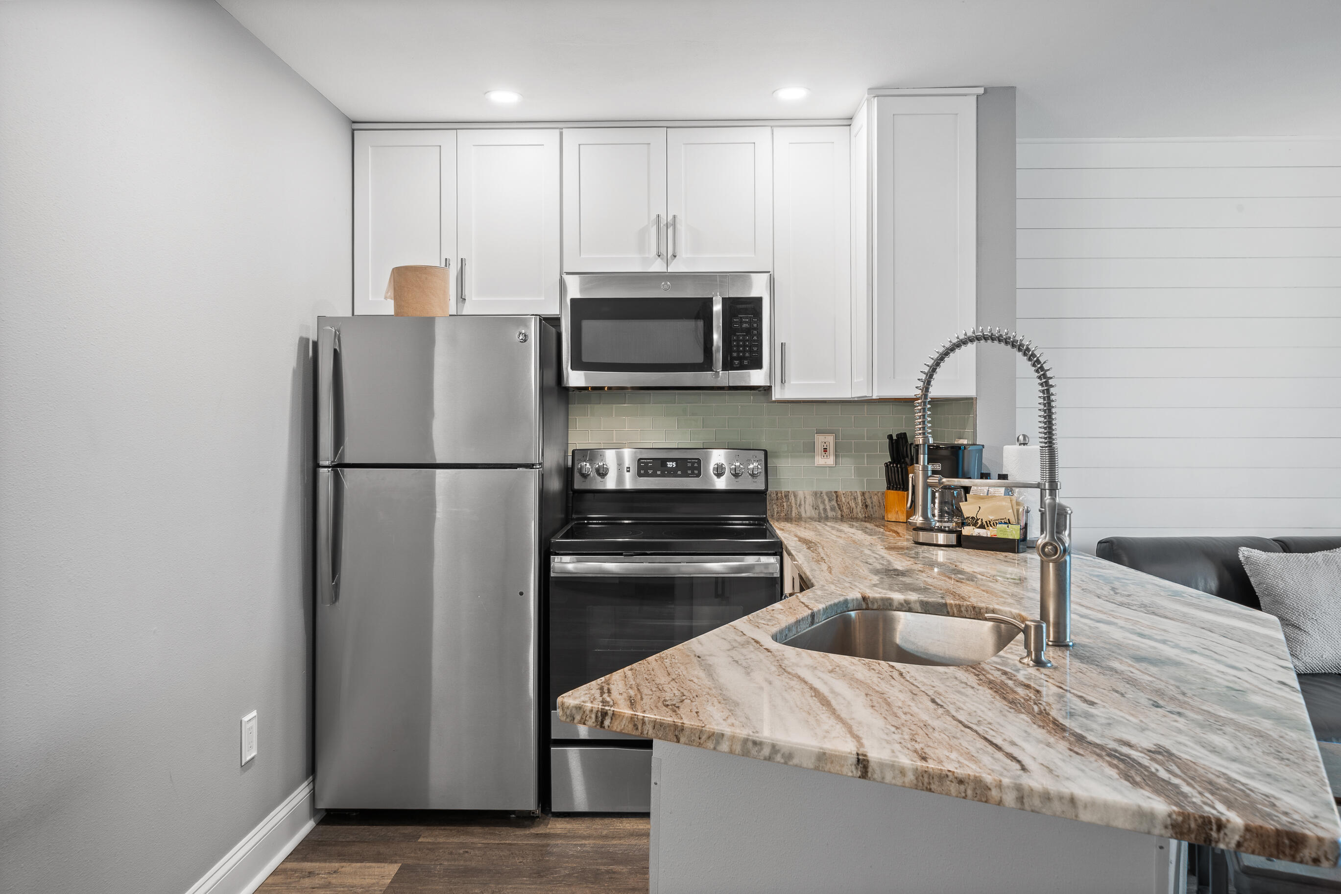 111 Center Street, Unit 302 Lake Geneva, WI 53147 - Photo 5 of 31 111 Center St, 302-55