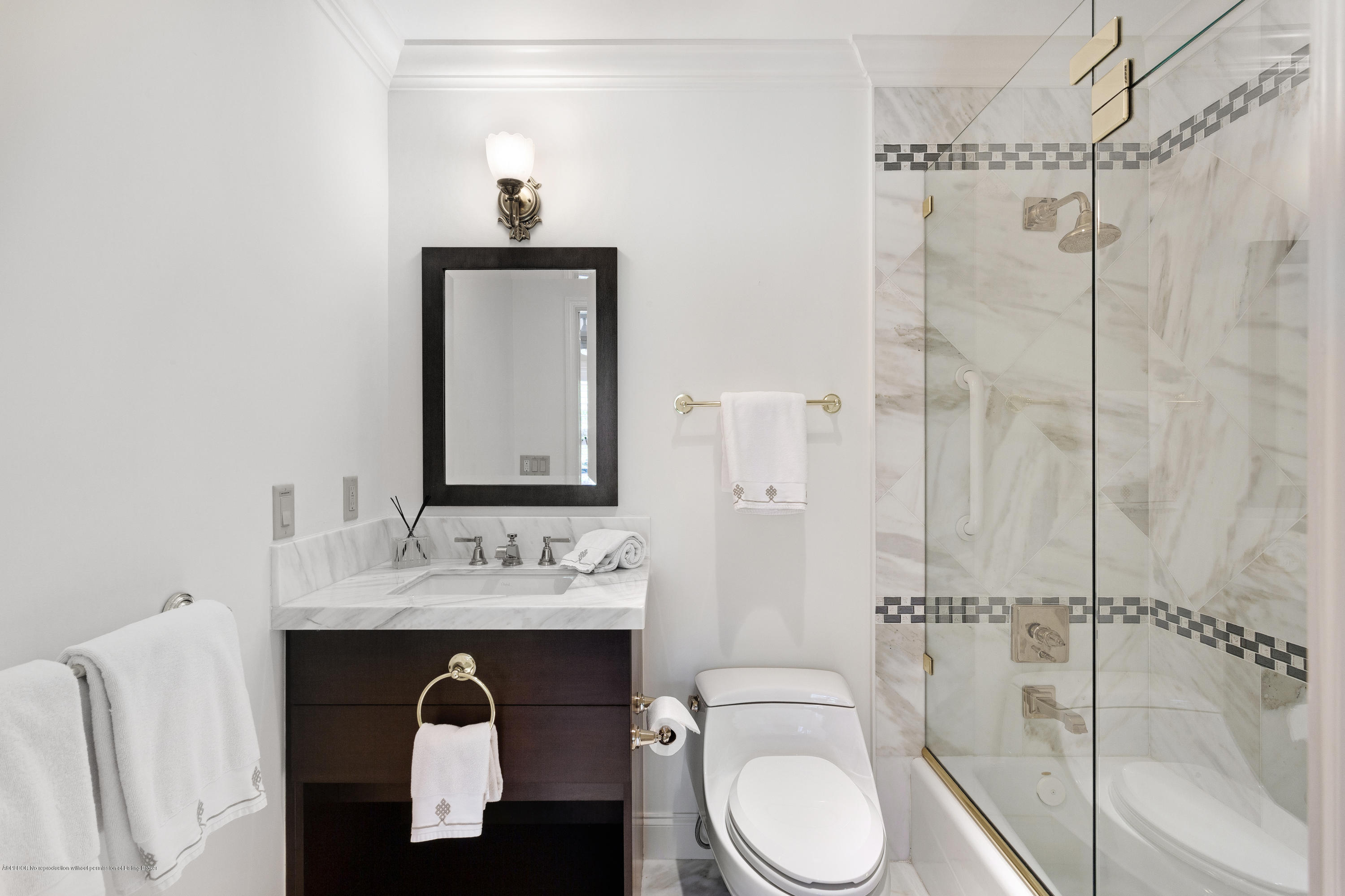 140 Seagate Road Palm Beach, FL 33480 - Photo 15 of 24 SECOND GUEST BATH