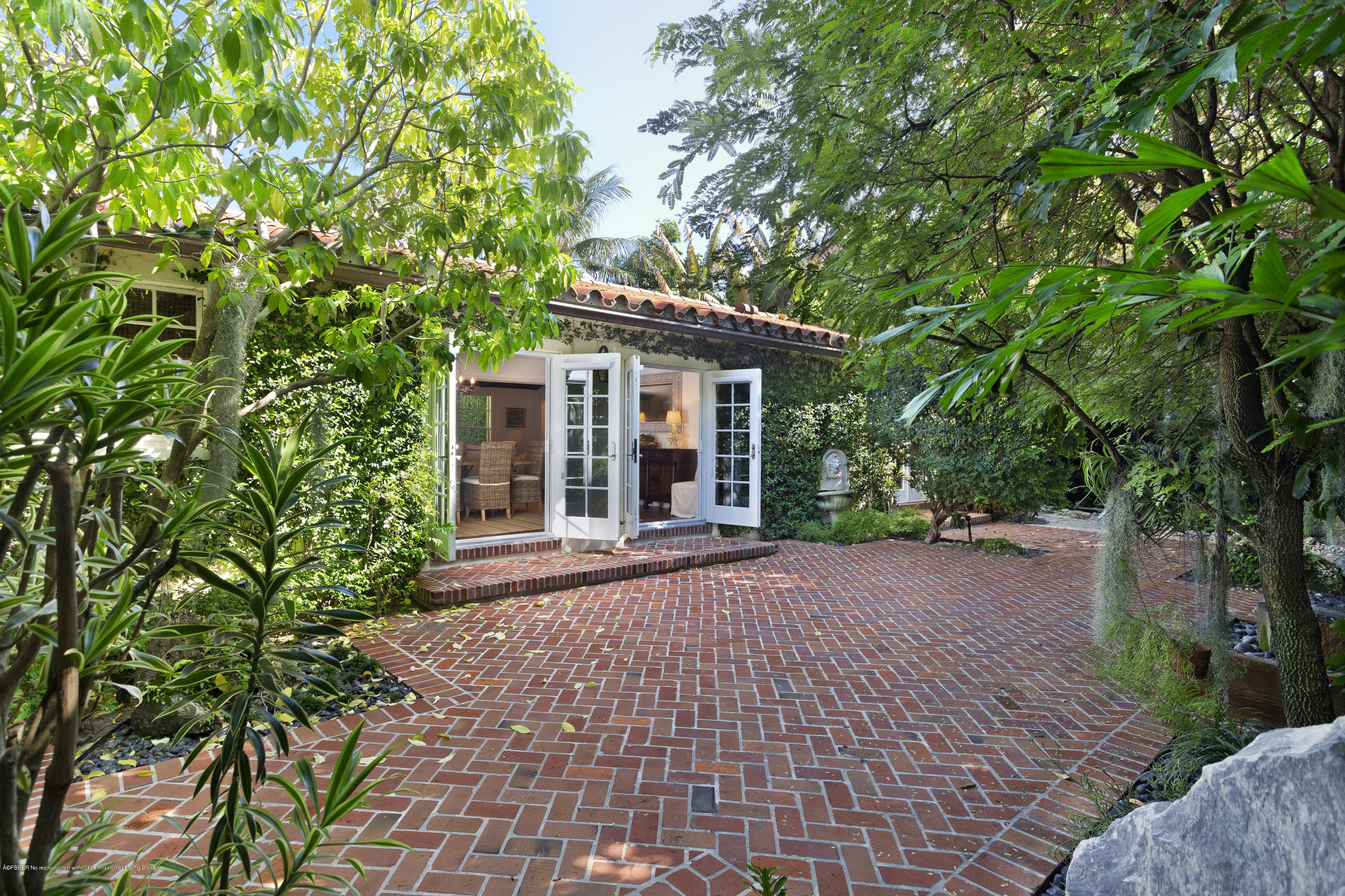 140 Seagate Road Palm Beach, FL 33480 - Photo 16 of 24 BACKYARD PATIO GARDEN