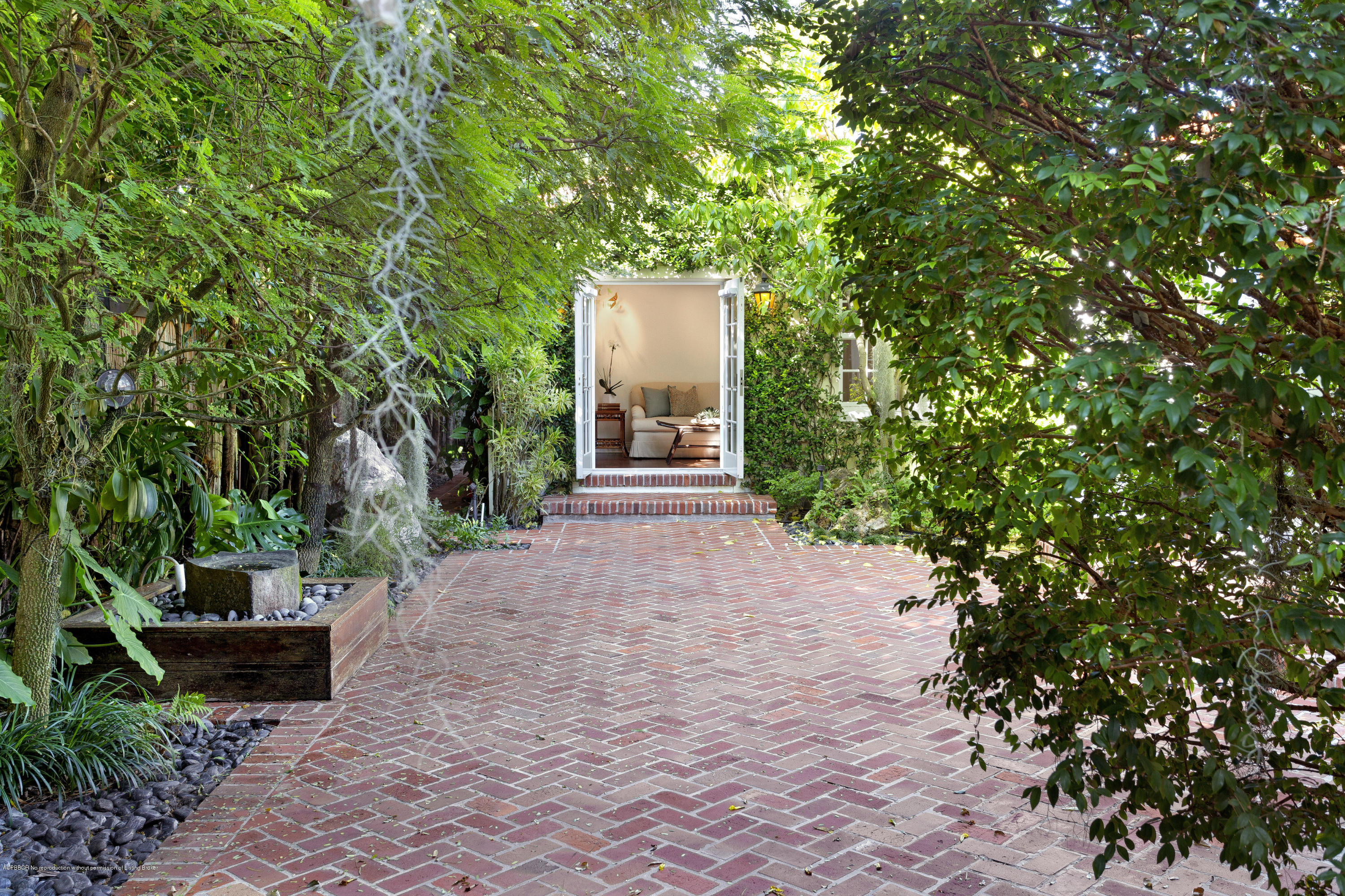 140 Seagate Road Palm Beach, FL 33480 - Photo 17 of 24 BACKYARD PATIO GARDEN