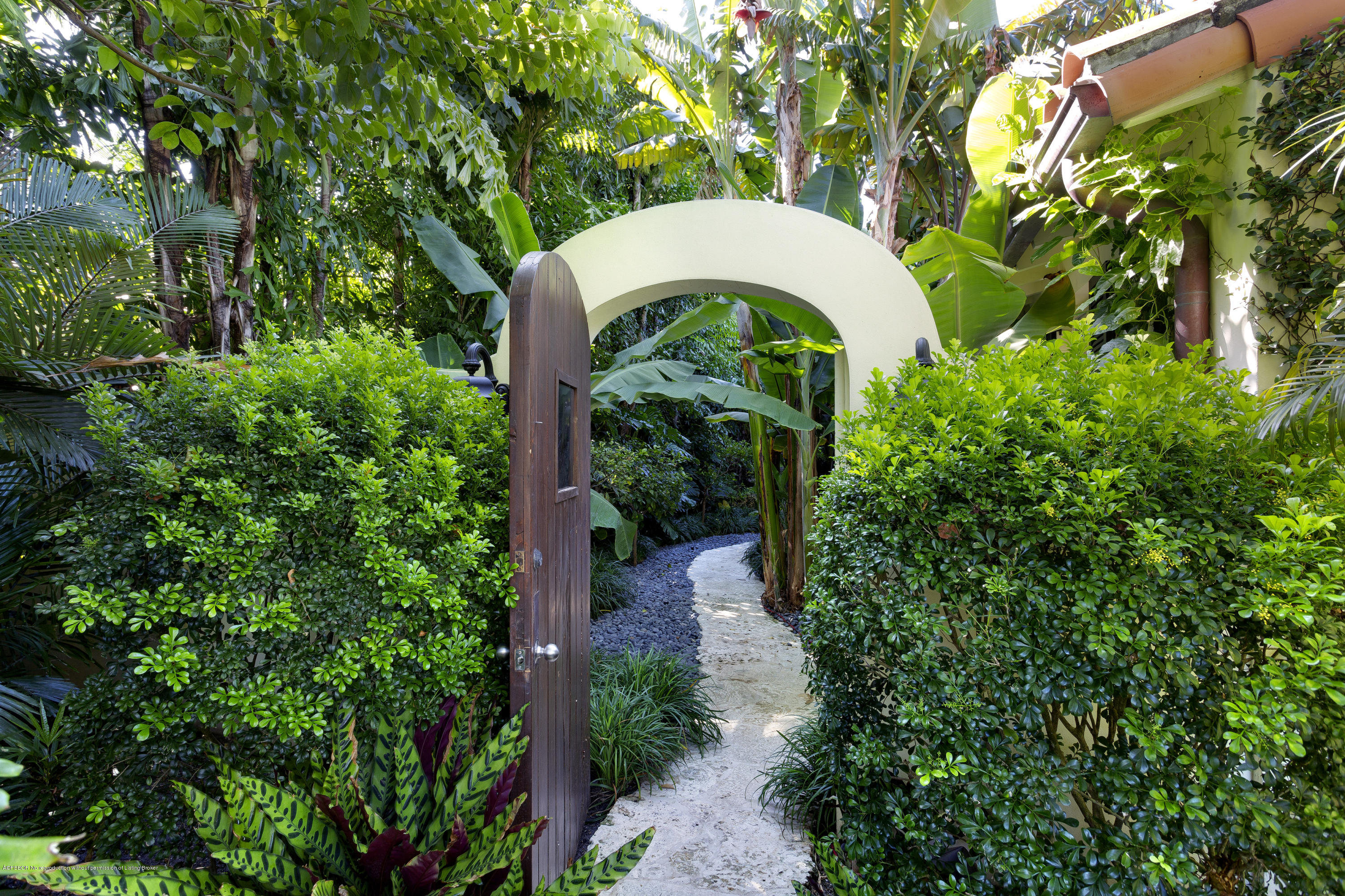 140 Seagate Road Palm Beach, FL 33480 - Photo 19 of 24 GARDEN ENTRY (EAST)