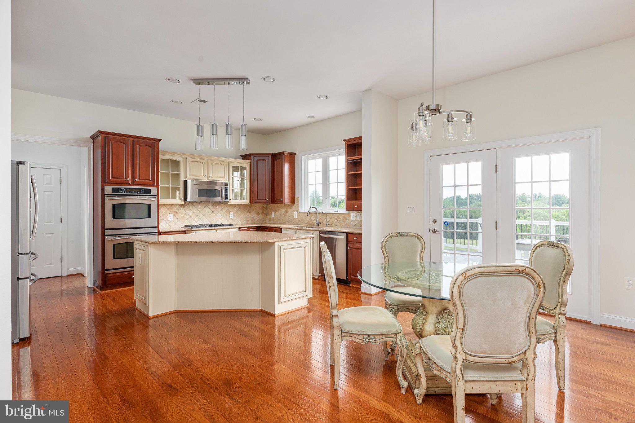 38786 Rambling Farm Drive Hamilton, VA 20158 - Photo 26 of 97 The windows are amazing!