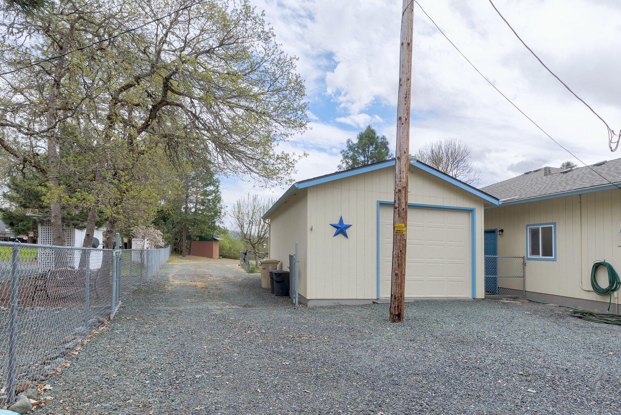 449 Connie Lane Merlin, OR 97532 - Photo 36 of 38 2nd 1 car Garage/shop