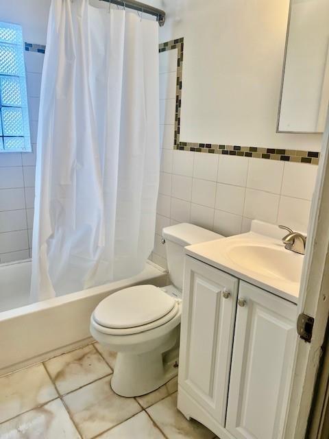 7 Craig Court Pittsburgh, PA 15228 - Photo 14 of 15 Full Bathroom