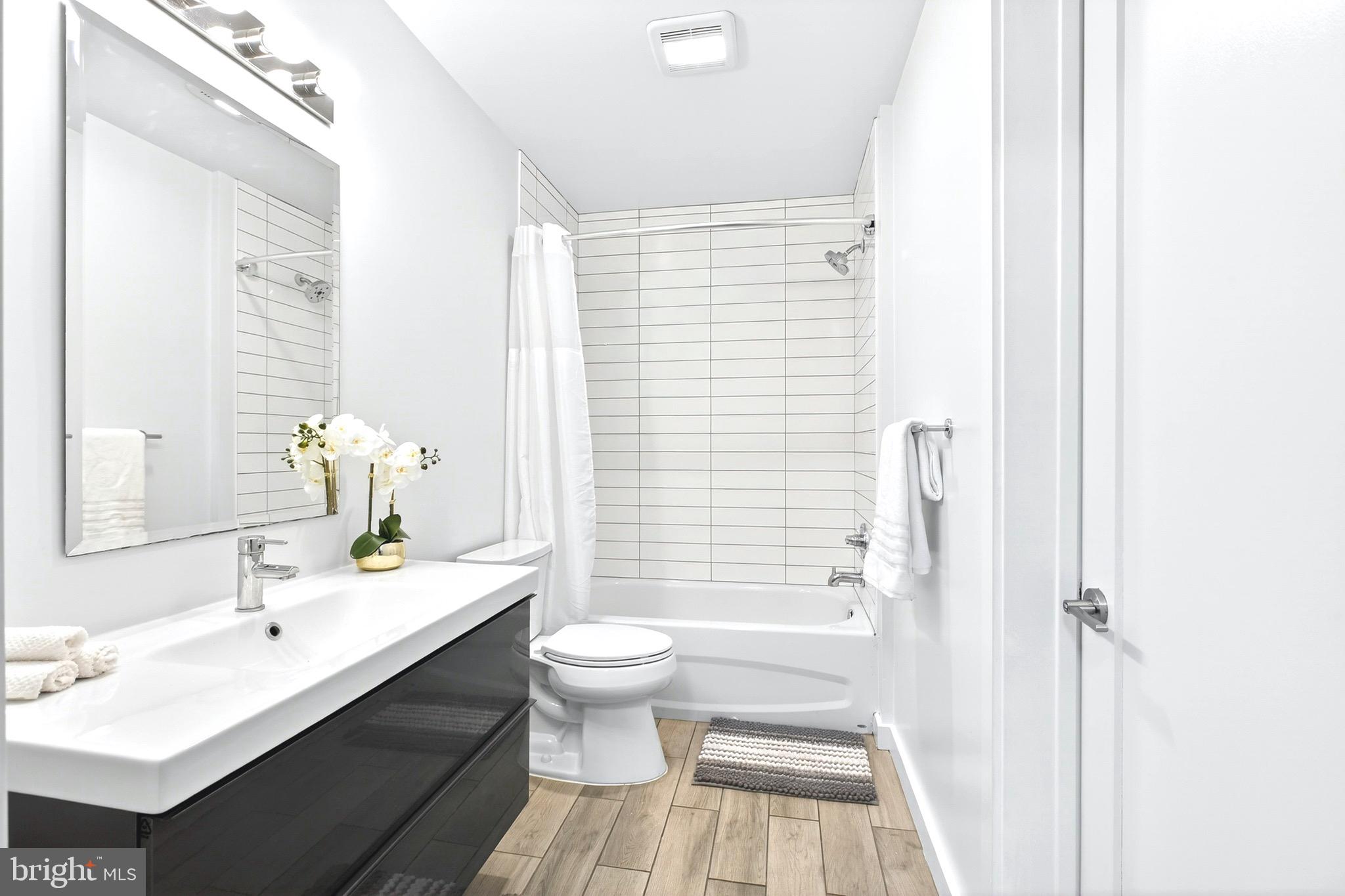 700 Roeder Road, Unit 105 Silver Spring, MD 20910 - Photo 9 of 17 Full Bathroom