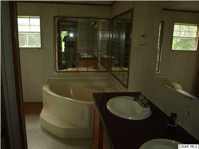 480 Coles Creek Road New Canton, VA 23123 - Photo 17 of 17 Gallery Image 17