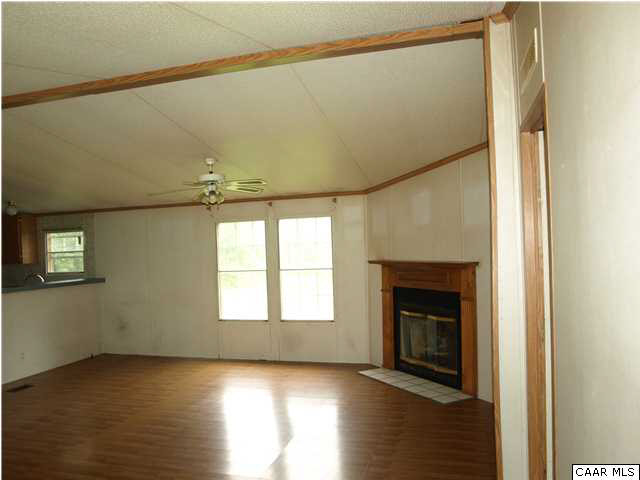 480 Coles Creek Road New Canton, VA 23123 - Photo 4 of 17 Gallery Image 4