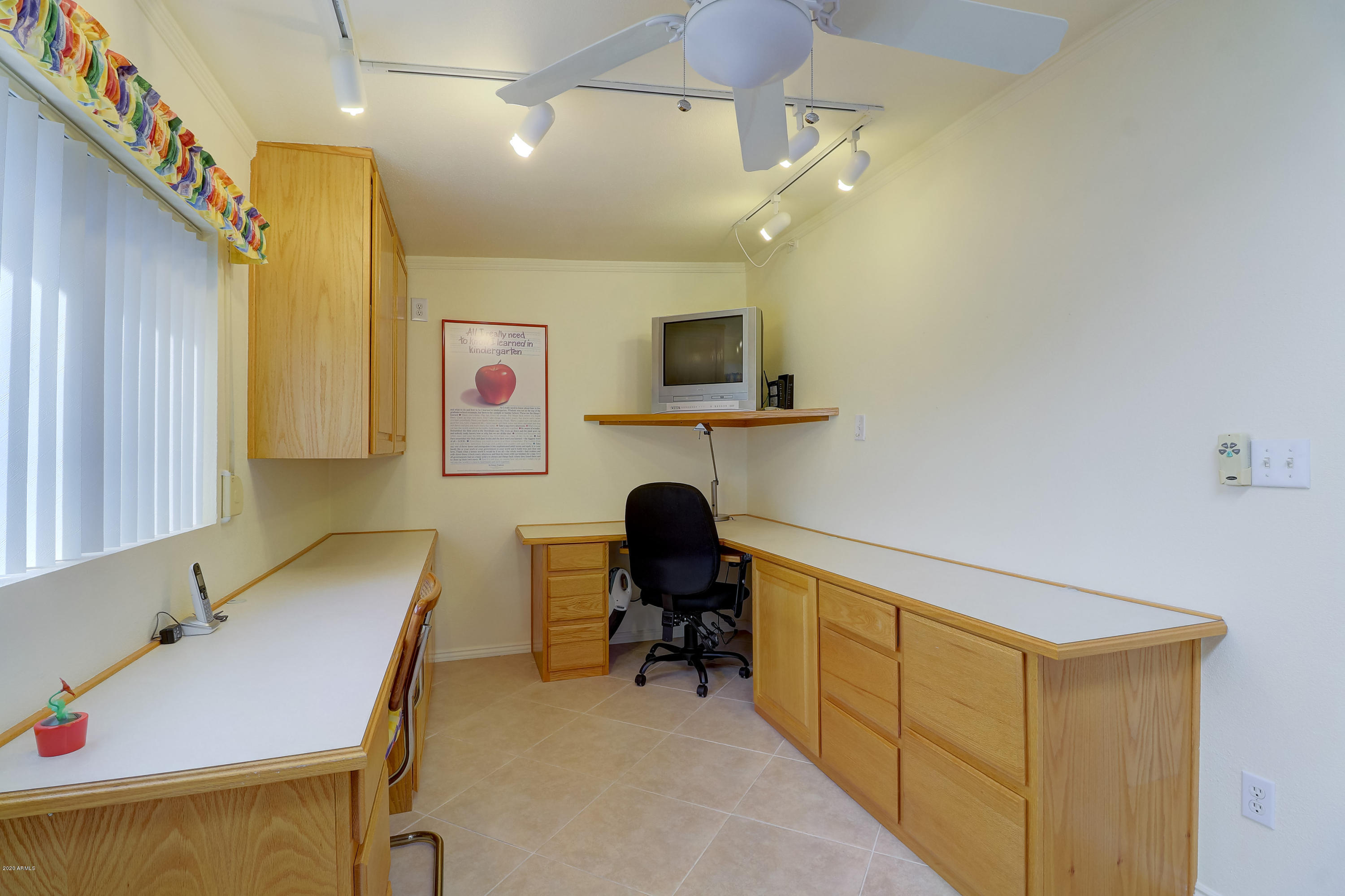 924 South Rochester Mesa, AZ 85206 - Photo 13 of 31 Desk Area