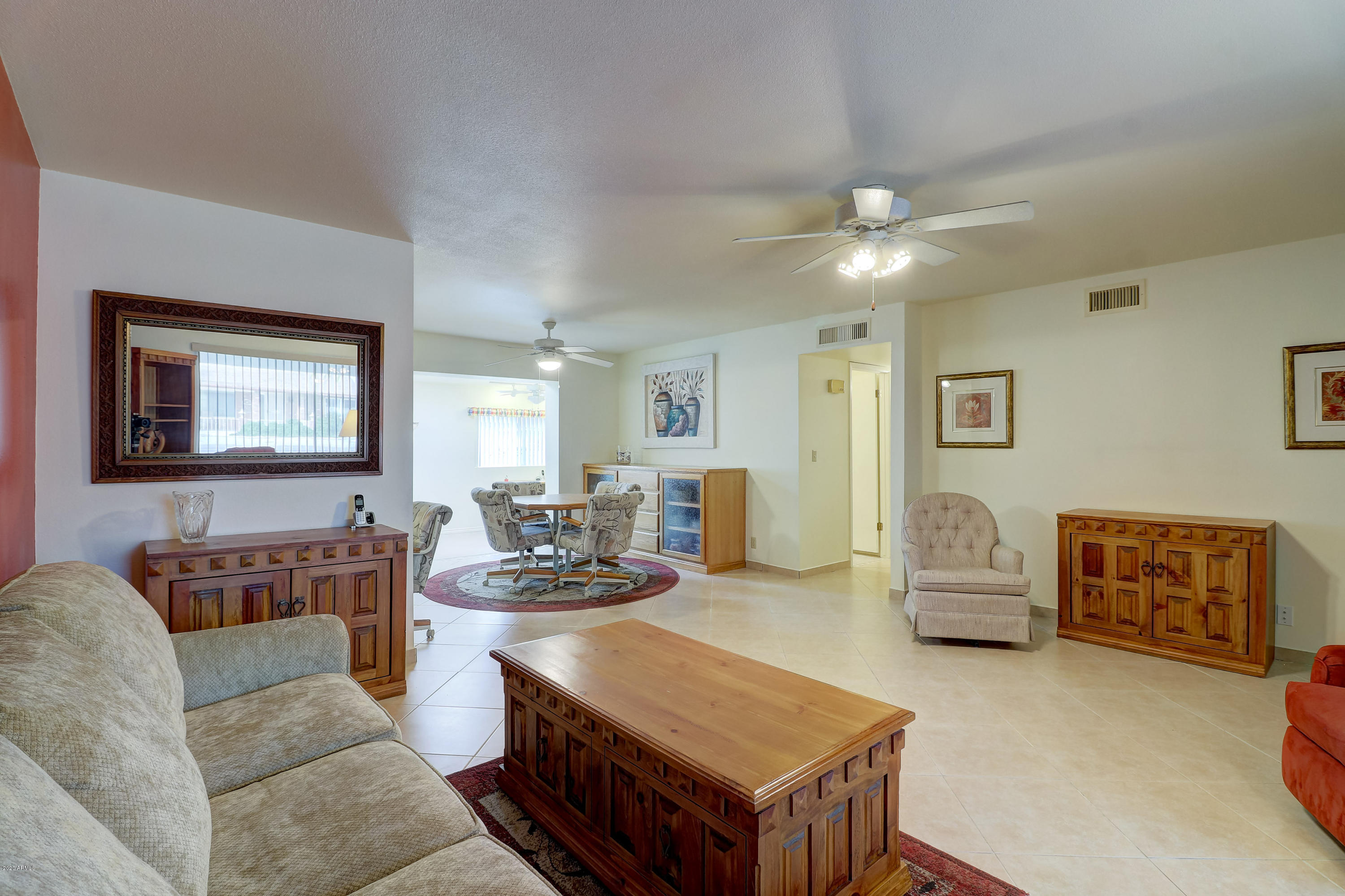 924 South Rochester Mesa, AZ 85206 - Photo 2 of 31 Living Room to Dining